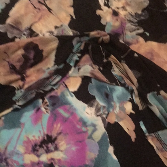 🌸Blouse Size Large🌸 - Picture 2 of 4